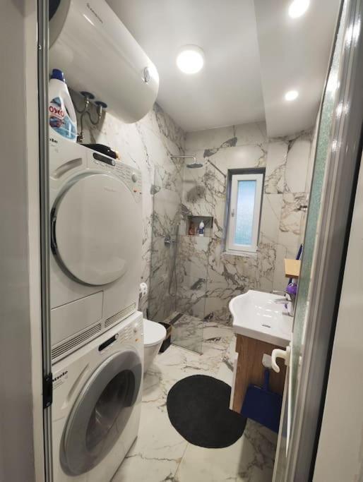Starlight Downtown Apartment Тирана Экстерьер фото