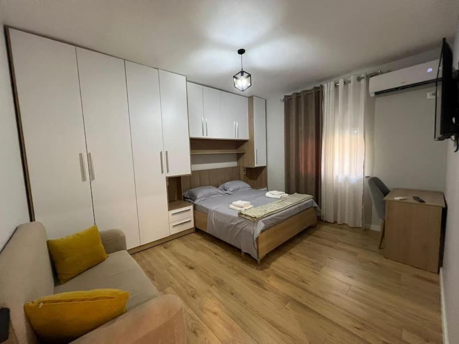 Starlight Downtown Apartment Тирана Экстерьер фото
