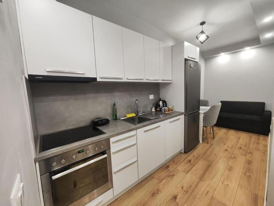 Starlight Downtown Apartment Тирана Экстерьер фото
